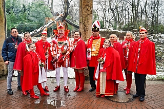 Zoo Duisburg 2026-01-29 29  Ene Besuch em Zoo - Der Zoobesuch ist eine schöne Tradition für die amtierenden Tollitäten der Stadt. Diesmal  besuchten wir außer Kamel, Koala, Delphin und Co. auch die Zebras, wenn auch nicht Blau-Weiß gestreift. : DVPJ, Toni I, Jules I., Prinz Karneval, Prinz, Prinzessin Aileen I., Hofmarschälle, Page, Pagen, Paginnen, HDK, Duisburg, Karneval, Helau, Tollität, Event, Session 2025, Session 2025, HDK Duisburg, Hauptausschuss, Hauptausschuss Karneval Duisburg, Duisburg ist echt