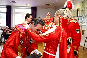 01 Bezirks Meiderich 2026-01-30 07  Tour-Tag, 30. Januar - An diesem Freitagmorgen hatte das Bezirksamt in Meiderich zum Prinzenempfang gebeten. Am Abend ging es dann weiter bei der „Damenparty“ der Marloher Jecken in Fahrn. Von dort in die „Eventloction BUDDY´S“ in Meiderich. Hier gab es eine Karnevalsparty mit DJ Holger, der ehemaligen Tollität Holger II. von  2025. Zum Abschluss waren wir Gäste beim „Ritterschmaus“ der KG Weiss-Grün in Ruhrort. : DVPJ, Toni I, Jules I., Prinz Karneval, Prinz, Prinzessin Aileen I., Hofmarschälle, Page, Pagen, Paginnen, HDK, Duisburg, Karneval, Helau, Tollität, Event, Session 2025, Session 2025, HDK Duisburg, Hauptausschuss, Hauptausschuss Karneval Duisburg, Duisburg ist echt