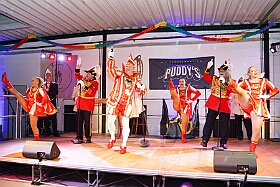 03 Karnevalsp Buddys 2026-01-30 01  Tour-Tag, 30. Januar - An diesem Freitagmorgen hatte das Bezirksamt in Meiderich zum Prinzenempfang gebeten. Am Abend ging es dann weiter bei der „Damenparty“ der Marloher Jecken in Fahrn. Von dort in die „Eventloction BUDDY´S“ in Meiderich. Hier gab es eine Karnevalsparty mit DJ Holger, der ehemaligen Tollität Holger II. von  2025. Zum Abschluss waren wir Gäste beim „Ritterschmaus“ der KG Weiss-Grün in Ruhrort. : DVPJ, Toni I, Jules I., Prinz Karneval, Prinz, Prinzessin Aileen I., Hofmarschälle, Page, Pagen, Paginnen, HDK, Duisburg, Karneval, Helau, Tollität, Event, Session 2025, Session 2025, HDK Duisburg, Hauptausschuss, Hauptausschuss Karneval Duisburg, Duisburg ist echt