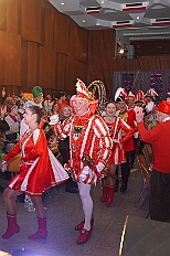 01 Pfarrk St Peter 2026-01-31 02  Tour-Tag, 31. Januar - Der Abend begann für ins in Rheinhausen beim Pfarrkarneval St. Peter. Dann waren wir zu Gast bei zwei närrischen Geburtstagen. Heike, Pias Mutter, feierte ihren 66. und Peter seinen 77. Geburtstag. Es folgten dann die Sitzung der KG Blau-Gold Wanheimerort in der Falkstraße und das Kostümfest vom „Königreich Duissern“ im Gertrud-Bäumer-Berufskolleg. Von dort fuhren wir in den Norden zur Clauberghalle. hier war auch ein Kostümfest, das der Rot-Weißen von Hamborn-Marxloh. Zum Schluß dann noch die Sitzung der KAB St. Barbara Duisburg-Hamborn im Bürgerhaus in Neumühl. : DVPJ, Toni I, Jules I., Prinz Karneval, Prinz, Prinzessin Aileen I., Hofmarschälle, Page, Pagen, Paginnen, HDK, Duisburg, Karneval, Helau, Tollität, Event, Session 2025, Session 2025, HDK Duisburg, Hauptausschuss, Hauptausschuss Karneval Duisburg, Duisburg ist echt