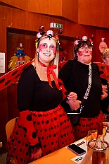 01 Pfarrk St Peter 2026-01-31 08  Tour-Tag, 31. Januar - Der Abend begann für ins in Rheinhausen beim Pfarrkarneval St. Peter. Dann waren wir zu Gast bei zwei närrischen Geburtstagen. Heike, Pias Mutter, feierte ihren 66. und Peter seinen 77. Geburtstag. Es folgten dann die Sitzung der KG Blau-Gold Wanheimerort in der Falkstraße und das Kostümfest vom „Königreich Duissern“ im Gertrud-Bäumer-Berufskolleg. Von dort fuhren wir in den Norden zur Clauberghalle. hier war auch ein Kostümfest, das der Rot-Weißen von Hamborn-Marxloh. Zum Schluß dann noch die Sitzung der KAB St. Barbara Duisburg-Hamborn im Bürgerhaus in Neumühl. : DVPJ, Toni I, Jules I., Prinz Karneval, Prinz, Prinzessin Aileen I., Hofmarschälle, Page, Pagen, Paginnen, HDK, Duisburg, Karneval, Helau, Tollität, Event, Session 2025, Session 2025, HDK Duisburg, Hauptausschuss, Hauptausschuss Karneval Duisburg, Duisburg ist echt