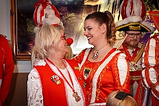 02 Naerrisch Geburtstage 2026-01-31 03  Tour-Tag, 31. Januar - Der Abend begann für ins in Rheinhausen beim Pfarrkarneval St. Peter. Dann waren wir zu Gast bei zwei närrischen Geburtstagen. Heike, Pias Mutter, feierte ihren 66. und Peter seinen 77. Geburtstag. Es folgten dann die Sitzung der KG Blau-Gold Wanheimerort in der Falkstraße und das Kostümfest vom „Königreich Duissern“ im Gertrud-Bäumer-Berufskolleg. Von dort fuhren wir in den Norden zur Clauberghalle. hier war auch ein Kostümfest, das der Rot-Weißen von Hamborn-Marxloh. Zum Schluß dann noch die Sitzung der KAB St. Barbara Duisburg-Hamborn im Bürgerhaus in Neumühl. : DVPJ, Toni I, Jules I., Prinz Karneval, Prinz, Prinzessin Aileen I., Hofmarschälle, Page, Pagen, Paginnen, HDK, Duisburg, Karneval, Helau, Tollität, Event, Session 2025, Session 2025, HDK Duisburg, Hauptausschuss, Hauptausschuss Karneval Duisburg, Duisburg ist echt