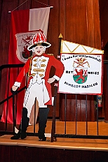 05 Kostuemf RW HambMarxl 2026-01-31 01  Tour-Tag, 31. Januar - Der Abend begann für ins in Rheinhausen beim Pfarrkarneval St. Peter. Dann waren wir zu Gast bei zwei närrischen Geburtstagen. Heike, Pias Mutter, feierte ihren 66. und Peter seinen 77. Geburtstag. Es folgten dann die Sitzung der KG Blau-Gold Wanheimerort in der Falkstraße und das Kostümfest vom „Königreich Duissern“ im Gertrud-Bäumer-Berufskolleg. Von dort fuhren wir in den Norden zur Clauberghalle. hier war auch ein Kostümfest, das der Rot-Weißen von Hamborn-Marxloh. Zum Schluß dann noch die Sitzung der KAB St. Barbara Duisburg-Hamborn im Bürgerhaus in Neumühl. : DVPJ, Toni I, Jules I., Prinz Karneval, Prinz, Prinzessin Aileen I., Hofmarschälle, Page, Pagen, Paginnen, HDK, Duisburg, Karneval, Helau, Tollität, Event, Session 2025, Session 2025, HDK Duisburg, Hauptausschuss, Hauptausschuss Karneval Duisburg, Duisburg ist echt