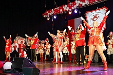 05 Kostuemf RW HambMarxl 2026-01-31 08  Tour-Tag, 31. Januar - Der Abend begann für ins in Rheinhausen beim Pfarrkarneval St. Peter. Dann waren wir zu Gast bei zwei närrischen Geburtstagen. Heike, Pias Mutter, feierte ihren 66. und Peter seinen 77. Geburtstag. Es folgten dann die Sitzung der KG Blau-Gold Wanheimerort in der Falkstraße und das Kostümfest vom „Königreich Duissern“ im Gertrud-Bäumer-Berufskolleg. Von dort fuhren wir in den Norden zur Clauberghalle. hier war auch ein Kostümfest, das der Rot-Weißen von Hamborn-Marxloh. Zum Schluß dann noch die Sitzung der KAB St. Barbara Duisburg-Hamborn im Bürgerhaus in Neumühl. : DVPJ, Toni I, Jules I., Prinz Karneval, Prinz, Prinzessin Aileen I., Hofmarschälle, Page, Pagen, Paginnen, HDK, Duisburg, Karneval, Helau, Tollität, Event, Session 2025, Session 2025, HDK Duisburg, Hauptausschuss, Hauptausschuss Karneval Duisburg, Duisburg ist echt