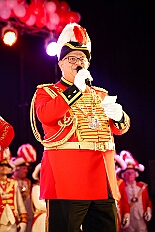 05 Kostuemf RW HambMarxl 2026-01-31 09  Tour-Tag, 31. Januar - Der Abend begann für ins in Rheinhausen beim Pfarrkarneval St. Peter. Dann waren wir zu Gast bei zwei närrischen Geburtstagen. Heike, Pias Mutter, feierte ihren 66. und Peter seinen 77. Geburtstag. Es folgten dann die Sitzung der KG Blau-Gold Wanheimerort in der Falkstraße und das Kostümfest vom „Königreich Duissern“ im Gertrud-Bäumer-Berufskolleg. Von dort fuhren wir in den Norden zur Clauberghalle. hier war auch ein Kostümfest, das der Rot-Weißen von Hamborn-Marxloh. Zum Schluß dann noch die Sitzung der KAB St. Barbara Duisburg-Hamborn im Bürgerhaus in Neumühl. : DVPJ, Toni I, Jules I., Prinz Karneval, Prinz, Prinzessin Aileen I., Hofmarschälle, Page, Pagen, Paginnen, HDK, Duisburg, Karneval, Helau, Tollität, Event, Session 2025, Session 2025, HDK Duisburg, Hauptausschuss, Hauptausschuss Karneval Duisburg, Duisburg ist echt