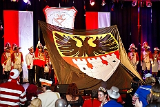 05 Kostuemf RW HambMarxl 2026-01-31 16  Tour-Tag, 31. Januar - Der Abend begann für ins in Rheinhausen beim Pfarrkarneval St. Peter. Dann waren wir zu Gast bei zwei närrischen Geburtstagen. Heike, Pias Mutter, feierte ihren 66. und Peter seinen 77. Geburtstag. Es folgten dann die Sitzung der KG Blau-Gold Wanheimerort in der Falkstraße und das Kostümfest vom „Königreich Duissern“ im Gertrud-Bäumer-Berufskolleg. Von dort fuhren wir in den Norden zur Clauberghalle. hier war auch ein Kostümfest, das der Rot-Weißen von Hamborn-Marxloh. Zum Schluß dann noch die Sitzung der KAB St. Barbara Duisburg-Hamborn im Bürgerhaus in Neumühl. : DVPJ, Toni I, Jules I., Prinz Karneval, Prinz, Prinzessin Aileen I., Hofmarschälle, Page, Pagen, Paginnen, HDK, Duisburg, Karneval, Helau, Tollität, Event, Session 2025, Session 2025, HDK Duisburg, Hauptausschuss, Hauptausschuss Karneval Duisburg, Duisburg ist echt