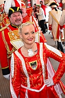 01 77Jahre RoteFunken 2026- 02-01 03  Tour-Tag, 1. Februar - Im Intercity Hotel feierten die Roten Funken ihr 77-jähriges Bestehen an diesem Sonntagmorgen, auch wir gratulierten. Auf zum Heimspiel für unsere Christin hieß es danach, dies bei der Damensitzung der » Blauen Jungs «. Eine große Kinderschar erwartete uns dann im Steinhof. Die Musketiere hielten dort ihre Kindersitzung ab. In die Rheinhausenhall führte uns dann der nächste Termin, Damensitzung von Rot-Weiß. Zum Schluß erwartete und die SPD Großenbaum/Rahm bei ihrem „Tanztee“ in unserem Stadquartier, dem Coupe 1900. : DVPJ, Toni I, Jules I., Prinz Karneval, Prinz, Prinzessin Aileen I., Hofmarschälle, Page, Pagen, Paginnen, HDK, Duisburg, Karneval, Helau, Tollität, Event, Session 2025, Session 2025, HDK Duisburg, Hauptausschuss, Hauptausschuss Karneval Duisburg, Duisburg ist echt