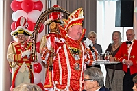 01 77Jahre RoteFunken 2026- 02-01 09  Tour-Tag, 1. Februar - Im Intercity Hotel feierten die Roten Funken ihr 77-jähriges Bestehen an diesem Sonntagmorgen, auch wir gratulierten. Auf zum Heimspiel für unsere Christin hieß es danach, dies bei der Damensitzung der » Blauen Jungs «. Eine große Kinderschar erwartete uns dann im Steinhof. Die Musketiere hielten dort ihre Kindersitzung ab. In die Rheinhausenhall führte uns dann der nächste Termin, Damensitzung von Rot-Weiß. Zum Schluß erwartete und die SPD Großenbaum/Rahm bei ihrem „Tanztee“ in unserem Stadquartier, dem Coupe 1900. : DVPJ, Toni I, Jules I., Prinz Karneval, Prinz, Prinzessin Aileen I., Hofmarschälle, Page, Pagen, Paginnen, HDK, Duisburg, Karneval, Helau, Tollität, Event, Session 2025, Session 2025, HDK Duisburg, Hauptausschuss, Hauptausschuss Karneval Duisburg, Duisburg ist echt