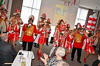 01 77Jahre RoteFunken 2026- 02-01 11  Tour-Tag, 1. Februar - Im Intercity Hotel feierten die Roten Funken ihr 77-jähriges Bestehen an diesem Sonntagmorgen, auch wir gratulierten. Auf zum Heimspiel für unsere Christin hieß es danach, dies bei der Damensitzung der » Blauen Jungs «. Eine große Kinderschar erwartete uns dann im Steinhof. Die Musketiere hielten dort ihre Kindersitzung ab. In die Rheinhausenhall führte uns dann der nächste Termin, Damensitzung von Rot-Weiß. Zum Schluß erwartete und die SPD Großenbaum/Rahm bei ihrem „Tanztee“ in unserem Stadquartier, dem Coupe 1900. : DVPJ, Toni I, Jules I., Prinz Karneval, Prinz, Prinzessin Aileen I., Hofmarschälle, Page, Pagen, Paginnen, HDK, Duisburg, Karneval, Helau, Tollität, Event, Session 2025, Session 2025, HDK Duisburg, Hauptausschuss, Hauptausschuss Karneval Duisburg, Duisburg ist echt