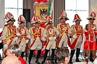 01 77Jahre RoteFunken 2026- 02-01 12  Tour-Tag, 1. Februar - Im Intercity Hotel feierten die Roten Funken ihr 77-jähriges Bestehen an diesem Sonntagmorgen, auch wir gratulierten. Auf zum Heimspiel für unsere Christin hieß es danach, dies bei der Damensitzung der » Blauen Jungs «. Eine große Kinderschar erwartete uns dann im Steinhof. Die Musketiere hielten dort ihre Kindersitzung ab. In die Rheinhausenhall führte uns dann der nächste Termin, Damensitzung von Rot-Weiß. Zum Schluß erwartete und die SPD Großenbaum/Rahm bei ihrem „Tanztee“ in unserem Stadquartier, dem Coupe 1900. : DVPJ, Toni I, Jules I., Prinz Karneval, Prinz, Prinzessin Aileen I., Hofmarschälle, Page, Pagen, Paginnen, HDK, Duisburg, Karneval, Helau, Tollität, Event, Session 2025, Session 2025, HDK Duisburg, Hauptausschuss, Hauptausschuss Karneval Duisburg, Duisburg ist echt