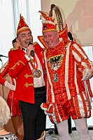 01 77Jahre RoteFunken 2026- 02-01 17  Tour-Tag, 1. Februar - Im Intercity Hotel feierten die Roten Funken ihr 77-jähriges Bestehen an diesem Sonntagmorgen, auch wir gratulierten. Auf zum Heimspiel für unsere Christin hieß es danach, dies bei der Damensitzung der » Blauen Jungs «. Eine große Kinderschar erwartete uns dann im Steinhof. Die Musketiere hielten dort ihre Kindersitzung ab. In die Rheinhausenhall führte uns dann der nächste Termin, Damensitzung von Rot-Weiß. Zum Schluß erwartete und die SPD Großenbaum/Rahm bei ihrem „Tanztee“ in unserem Stadquartier, dem Coupe 1900. : DVPJ, Toni I, Jules I., Prinz Karneval, Prinz, Prinzessin Aileen I., Hofmarschälle, Page, Pagen, Paginnen, HDK, Duisburg, Karneval, Helau, Tollität, Event, Session 2025, Session 2025, HDK Duisburg, Hauptausschuss, Hauptausschuss Karneval Duisburg, Duisburg ist echt