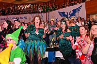 02 Damens AMaB 2026- 02-01 03  Tour-Tag, 1. Februar - Im Intercity Hotel feierten die Roten Funken ihr 77-jähriges Bestehen an diesem Sonntagmorgen, auch wir gratulierten. Auf zum Heimspiel für unsere Christin hieß es danach, dies bei der Damensitzung der » Blauen Jungs «. Eine große Kinderschar erwartete uns dann im Steinhof. Die Musketiere hielten dort ihre Kindersitzung ab. In die Rheinhausenhall führte uns dann der nächste Termin, Damensitzung von Rot-Weiß. Zum Schluß erwartete und die SPD Großenbaum/Rahm bei ihrem „Tanztee“ in unserem Stadquartier, dem Coupe 1900. : DVPJ, Toni I, Jules I., Prinz Karneval, Prinz, Prinzessin Aileen I., Hofmarschälle, Page, Pagen, Paginnen, HDK, Duisburg, Karneval, Helau, Tollität, Event, Session 2025, Session 2025, HDK Duisburg, Hauptausschuss, Hauptausschuss Karneval Duisburg, Duisburg ist echt