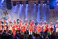 02 Damens AMaB 2026- 02-01 10  Tour-Tag, 1. Februar - Im Intercity Hotel feierten die Roten Funken ihr 77-jähriges Bestehen an diesem Sonntagmorgen, auch wir gratulierten. Auf zum Heimspiel für unsere Christin hieß es danach, dies bei der Damensitzung der » Blauen Jungs «. Eine große Kinderschar erwartete uns dann im Steinhof. Die Musketiere hielten dort ihre Kindersitzung ab. In die Rheinhausenhall führte uns dann der nächste Termin, Damensitzung von Rot-Weiß. Zum Schluß erwartete und die SPD Großenbaum/Rahm bei ihrem „Tanztee“ in unserem Stadquartier, dem Coupe 1900. : DVPJ, Toni I, Jules I., Prinz Karneval, Prinz, Prinzessin Aileen I., Hofmarschälle, Page, Pagen, Paginnen, HDK, Duisburg, Karneval, Helau, Tollität, Event, Session 2025, Session 2025, HDK Duisburg, Hauptausschuss, Hauptausschuss Karneval Duisburg, Duisburg ist echt