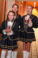 02 Damens AMaB 2026- 02-01 13  Tour-Tag, 1. Februar - Im Intercity Hotel feierten die Roten Funken ihr 77-jähriges Bestehen an diesem Sonntagmorgen, auch wir gratulierten. Auf zum Heimspiel für unsere Christin hieß es danach, dies bei der Damensitzung der » Blauen Jungs «. Eine große Kinderschar erwartete uns dann im Steinhof. Die Musketiere hielten dort ihre Kindersitzung ab. In die Rheinhausenhall führte uns dann der nächste Termin, Damensitzung von Rot-Weiß. Zum Schluß erwartete und die SPD Großenbaum/Rahm bei ihrem „Tanztee“ in unserem Stadquartier, dem Coupe 1900. : DVPJ, Toni I, Jules I., Prinz Karneval, Prinz, Prinzessin Aileen I., Hofmarschälle, Page, Pagen, Paginnen, HDK, Duisburg, Karneval, Helau, Tollität, Event, Session 2025, Session 2025, HDK Duisburg, Hauptausschuss, Hauptausschuss Karneval Duisburg, Duisburg ist echt