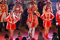 02 Damens AMaB 2026- 02-01 21  Tour-Tag, 1. Februar - Im Intercity Hotel feierten die Roten Funken ihr 77-jähriges Bestehen an diesem Sonntagmorgen, auch wir gratulierten. Auf zum Heimspiel für unsere Christin hieß es danach, dies bei der Damensitzung der » Blauen Jungs «. Eine große Kinderschar erwartete uns dann im Steinhof. Die Musketiere hielten dort ihre Kindersitzung ab. In die Rheinhausenhall führte uns dann der nächste Termin, Damensitzung von Rot-Weiß. Zum Schluß erwartete und die SPD Großenbaum/Rahm bei ihrem „Tanztee“ in unserem Stadquartier, dem Coupe 1900. : DVPJ, Toni I, Jules I., Prinz Karneval, Prinz, Prinzessin Aileen I., Hofmarschälle, Page, Pagen, Paginnen, HDK, Duisburg, Karneval, Helau, Tollität, Event, Session 2025, Session 2025, HDK Duisburg, Hauptausschuss, Hauptausschuss Karneval Duisburg, Duisburg ist echt