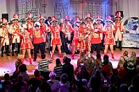 02 Damens AMaB 2026- 02-01 24  Tour-Tag, 1. Februar - Im Intercity Hotel feierten die Roten Funken ihr 77-jähriges Bestehen an diesem Sonntagmorgen, auch wir gratulierten. Auf zum Heimspiel für unsere Christin hieß es danach, dies bei der Damensitzung der » Blauen Jungs «. Eine große Kinderschar erwartete uns dann im Steinhof. Die Musketiere hielten dort ihre Kindersitzung ab. In die Rheinhausenhall führte uns dann der nächste Termin, Damensitzung von Rot-Weiß. Zum Schluß erwartete und die SPD Großenbaum/Rahm bei ihrem „Tanztee“ in unserem Stadquartier, dem Coupe 1900. : DVPJ, Toni I, Jules I., Prinz Karneval, Prinz, Prinzessin Aileen I., Hofmarschälle, Page, Pagen, Paginnen, HDK, Duisburg, Karneval, Helau, Tollität, Event, Session 2025, Session 2025, HDK Duisburg, Hauptausschuss, Hauptausschuss Karneval Duisburg, Duisburg ist echt