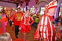 03 Kinders Musketiere 2026- 02-01 02  Tour-Tag, 1. Februar - Im Intercity Hotel feierten die Roten Funken ihr 77-jähriges Bestehen an diesem Sonntagmorgen, auch wir gratulierten. Auf zum Heimspiel für unsere Christin hieß es danach, dies bei der Damensitzung der » Blauen Jungs «. Eine große Kinderschar erwartete uns dann im Steinhof. Die Musketiere hielten dort ihre Kindersitzung ab. In die Rheinhausenhall führte uns dann der nächste Termin, Damensitzung von Rot-Weiß. Zum Schluß erwartete und die SPD Großenbaum/Rahm bei ihrem „Tanztee“ in unserem Stadquartier, dem Coupe 1900. : DVPJ, Toni I, Jules I., Prinz Karneval, Prinz, Prinzessin Aileen I., Hofmarschälle, Page, Pagen, Paginnen, HDK, Duisburg, Karneval, Helau, Tollität, Event, Session 2025, Session 2025, HDK Duisburg, Hauptausschuss, Hauptausschuss Karneval Duisburg, Duisburg ist echt