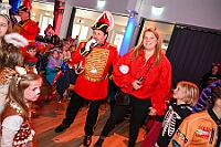 03 Kinders Musketiere 2026- 02-01 11  Tour-Tag, 1. Februar - Im Intercity Hotel feierten die Roten Funken ihr 77-jähriges Bestehen an diesem Sonntagmorgen, auch wir gratulierten. Auf zum Heimspiel für unsere Christin hieß es danach, dies bei der Damensitzung der » Blauen Jungs «. Eine große Kinderschar erwartete uns dann im Steinhof. Die Musketiere hielten dort ihre Kindersitzung ab. In die Rheinhausenhall führte uns dann der nächste Termin, Damensitzung von Rot-Weiß. Zum Schluß erwartete und die SPD Großenbaum/Rahm bei ihrem „Tanztee“ in unserem Stadquartier, dem Coupe 1900. : DVPJ, Toni I, Jules I., Prinz Karneval, Prinz, Prinzessin Aileen I., Hofmarschälle, Page, Pagen, Paginnen, HDK, Duisburg, Karneval, Helau, Tollität, Event, Session 2025, Session 2025, HDK Duisburg, Hauptausschuss, Hauptausschuss Karneval Duisburg, Duisburg ist echt