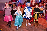 03 Kinders Musketiere 2026- 02-01 13  Tour-Tag, 1. Februar - Im Intercity Hotel feierten die Roten Funken ihr 77-jähriges Bestehen an diesem Sonntagmorgen, auch wir gratulierten. Auf zum Heimspiel für unsere Christin hieß es danach, dies bei der Damensitzung der » Blauen Jungs «. Eine große Kinderschar erwartete uns dann im Steinhof. Die Musketiere hielten dort ihre Kindersitzung ab. In die Rheinhausenhall führte uns dann der nächste Termin, Damensitzung von Rot-Weiß. Zum Schluß erwartete und die SPD Großenbaum/Rahm bei ihrem „Tanztee“ in unserem Stadquartier, dem Coupe 1900. : DVPJ, Toni I, Jules I., Prinz Karneval, Prinz, Prinzessin Aileen I., Hofmarschälle, Page, Pagen, Paginnen, HDK, Duisburg, Karneval, Helau, Tollität, Event, Session 2025, Session 2025, HDK Duisburg, Hauptausschuss, Hauptausschuss Karneval Duisburg, Duisburg ist echt