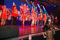 03 Kinders Musketiere 2026- 02-01 15  Tour-Tag, 1. Februar - Im Intercity Hotel feierten die Roten Funken ihr 77-jähriges Bestehen an diesem Sonntagmorgen, auch wir gratulierten. Auf zum Heimspiel für unsere Christin hieß es danach, dies bei der Damensitzung der » Blauen Jungs «. Eine große Kinderschar erwartete uns dann im Steinhof. Die Musketiere hielten dort ihre Kindersitzung ab. In die Rheinhausenhall führte uns dann der nächste Termin, Damensitzung von Rot-Weiß. Zum Schluß erwartete und die SPD Großenbaum/Rahm bei ihrem „Tanztee“ in unserem Stadquartier, dem Coupe 1900. : DVPJ, Toni I, Jules I., Prinz Karneval, Prinz, Prinzessin Aileen I., Hofmarschälle, Page, Pagen, Paginnen, HDK, Duisburg, Karneval, Helau, Tollität, Event, Session 2025, Session 2025, HDK Duisburg, Hauptausschuss, Hauptausschuss Karneval Duisburg, Duisburg ist echt