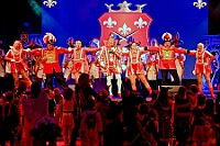 03 Kinders Musketiere 2026- 02-01 17  Tour-Tag, 1. Februar - Im Intercity Hotel feierten die Roten Funken ihr 77-jähriges Bestehen an diesem Sonntagmorgen, auch wir gratulierten. Auf zum Heimspiel für unsere Christin hieß es danach, dies bei der Damensitzung der » Blauen Jungs «. Eine große Kinderschar erwartete uns dann im Steinhof. Die Musketiere hielten dort ihre Kindersitzung ab. In die Rheinhausenhall führte uns dann der nächste Termin, Damensitzung von Rot-Weiß. Zum Schluß erwartete und die SPD Großenbaum/Rahm bei ihrem „Tanztee“ in unserem Stadquartier, dem Coupe 1900. : DVPJ, Toni I, Jules I., Prinz Karneval, Prinz, Prinzessin Aileen I., Hofmarschälle, Page, Pagen, Paginnen, HDK, Duisburg, Karneval, Helau, Tollität, Event, Session 2025, Session 2025, HDK Duisburg, Hauptausschuss, Hauptausschuss Karneval Duisburg, Duisburg ist echt