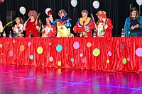 04 Damens ARWRheinh 2026- 02-01 02  Tour-Tag, 1. Februar - Im Intercity Hotel feierten die Roten Funken ihr 77-jähriges Bestehen an diesem Sonntagmorgen, auch wir gratulierten. Auf zum Heimspiel für unsere Christin hieß es danach, dies bei der Damensitzung der » Blauen Jungs «. Eine große Kinderschar erwartete uns dann im Steinhof. Die Musketiere hielten dort ihre Kindersitzung ab. In die Rheinhausenhall führte uns dann der nächste Termin, Damensitzung von Rot-Weiß. Zum Schluß erwartete und die SPD Großenbaum/Rahm bei ihrem „Tanztee“ in unserem Stadquartier, dem Coupe 1900. : DVPJ, Toni I, Jules I., Prinz Karneval, Prinz, Prinzessin Aileen I., Hofmarschälle, Page, Pagen, Paginnen, HDK, Duisburg, Karneval, Helau, Tollität, Event, Session 2025, Session 2025, HDK Duisburg, Hauptausschuss, Hauptausschuss Karneval Duisburg, Duisburg ist echt