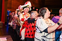 04 Damens ARWRheinh 2026- 02-01 04  Tour-Tag, 1. Februar - Im Intercity Hotel feierten die Roten Funken ihr 77-jähriges Bestehen an diesem Sonntagmorgen, auch wir gratulierten. Auf zum Heimspiel für unsere Christin hieß es danach, dies bei der Damensitzung der » Blauen Jungs «. Eine große Kinderschar erwartete uns dann im Steinhof. Die Musketiere hielten dort ihre Kindersitzung ab. In die Rheinhausenhall führte uns dann der nächste Termin, Damensitzung von Rot-Weiß. Zum Schluß erwartete und die SPD Großenbaum/Rahm bei ihrem „Tanztee“ in unserem Stadquartier, dem Coupe 1900. : DVPJ, Toni I, Jules I., Prinz Karneval, Prinz, Prinzessin Aileen I., Hofmarschälle, Page, Pagen, Paginnen, HDK, Duisburg, Karneval, Helau, Tollität, Event, Session 2025, Session 2025, HDK Duisburg, Hauptausschuss, Hauptausschuss Karneval Duisburg, Duisburg ist echt