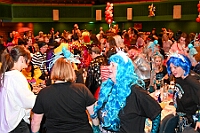 04 Damens ARWRheinh 2026- 02-01 05  Tour-Tag, 1. Februar - Im Intercity Hotel feierten die Roten Funken ihr 77-jähriges Bestehen an diesem Sonntagmorgen, auch wir gratulierten. Auf zum Heimspiel für unsere Christin hieß es danach, dies bei der Damensitzung der » Blauen Jungs «. Eine große Kinderschar erwartete uns dann im Steinhof. Die Musketiere hielten dort ihre Kindersitzung ab. In die Rheinhausenhall führte uns dann der nächste Termin, Damensitzung von Rot-Weiß. Zum Schluß erwartete und die SPD Großenbaum/Rahm bei ihrem „Tanztee“ in unserem Stadquartier, dem Coupe 1900. : DVPJ, Toni I, Jules I., Prinz Karneval, Prinz, Prinzessin Aileen I., Hofmarschälle, Page, Pagen, Paginnen, HDK, Duisburg, Karneval, Helau, Tollität, Event, Session 2025, Session 2025, HDK Duisburg, Hauptausschuss, Hauptausschuss Karneval Duisburg, Duisburg ist echt