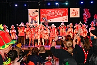 04 Damens ARWRheinh 2026- 02-01 10  Tour-Tag, 1. Februar - Im Intercity Hotel feierten die Roten Funken ihr 77-jähriges Bestehen an diesem Sonntagmorgen, auch wir gratulierten. Auf zum Heimspiel für unsere Christin hieß es danach, dies bei der Damensitzung der » Blauen Jungs «. Eine große Kinderschar erwartete uns dann im Steinhof. Die Musketiere hielten dort ihre Kindersitzung ab. In die Rheinhausenhall führte uns dann der nächste Termin, Damensitzung von Rot-Weiß. Zum Schluß erwartete und die SPD Großenbaum/Rahm bei ihrem „Tanztee“ in unserem Stadquartier, dem Coupe 1900. : DVPJ, Toni I, Jules I., Prinz Karneval, Prinz, Prinzessin Aileen I., Hofmarschälle, Page, Pagen, Paginnen, HDK, Duisburg, Karneval, Helau, Tollität, Event, Session 2025, Session 2025, HDK Duisburg, Hauptausschuss, Hauptausschuss Karneval Duisburg, Duisburg ist echt