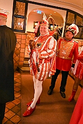 Prinzentref KoenigBrau 2026- 02-02 04  Prinzentreffen in der Brauerei - Auf Initiative von Tobias Ostermann, Verkaufsleiter Ruhrgebiet, und HDK Präsident Michel Jansen lud die König Brauerei in Kooperation mit dem HDK zum Prinzentreffen in den Theodor-König-Keller auf dem Gelände der König Brauerei. Dieser spontanen Einladung folgten die Tollitäten aus Essen, Oberhausen und Moers. Prinz Toni I. erwies sich als sympathischer Co-Gastgeber bei diesem unterhaltsamen Abend. : DVPJ, Toni I, Jules I., Prinz Karneval, Prinz, Prinzessin Aileen I., Hofmarschälle, Page, Pagen, Paginnen, HDK, Duisburg, Karneval, Helau, Tollität, Event, Session 2025, Session 2025, HDK Duisburg, Hauptausschuss, Hauptausschuss Karneval Duisburg, Duisburg ist echt