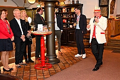 Prinzentref KoenigBrau 2026- 02-02 10  Prinzentreffen in der Brauerei - Auf Initiative von Tobias Ostermann, Verkaufsleiter Ruhrgebiet, und HDK Präsident Michel Jansen lud die König Brauerei in Kooperation mit dem HDK zum Prinzentreffen in den Theodor-König-Keller auf dem Gelände der König Brauerei. Dieser spontanen Einladung folgten die Tollitäten aus Essen, Oberhausen und Moers. Prinz Toni I. erwies sich als sympathischer Co-Gastgeber bei diesem unterhaltsamen Abend. : DVPJ, Toni I, Jules I., Prinz Karneval, Prinz, Prinzessin Aileen I., Hofmarschälle, Page, Pagen, Paginnen, HDK, Duisburg, Karneval, Helau, Tollität, Event, Session 2025, Session 2025, HDK Duisburg, Hauptausschuss, Hauptausschuss Karneval Duisburg, Duisburg ist echt