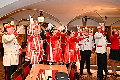 Prinzentref KoenigBrau 2026- 02-02 11  Prinzentreffen in der Brauerei - Auf Initiative von Tobias Ostermann, Verkaufsleiter Ruhrgebiet, und HDK Präsident Michel Jansen lud die König Brauerei in Kooperation mit dem HDK zum Prinzentreffen in den Theodor-König-Keller auf dem Gelände der König Brauerei. Dieser spontanen Einladung folgten die Tollitäten aus Essen, Oberhausen und Moers. Prinz Toni I. erwies sich als sympathischer Co-Gastgeber bei diesem unterhaltsamen Abend. : DVPJ, Toni I, Jules I., Prinz Karneval, Prinz, Prinzessin Aileen I., Hofmarschälle, Page, Pagen, Paginnen, HDK, Duisburg, Karneval, Helau, Tollität, Event, Session 2025, Session 2025, HDK Duisburg, Hauptausschuss, Hauptausschuss Karneval Duisburg, Duisburg ist echt