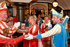 Prinzentref KoenigBrau 2026- 02-02 25  Prinzentreffen in der Brauerei - Auf Initiative von Tobias Ostermann, Verkaufsleiter Ruhrgebiet, und HDK Präsident Michel Jansen lud die König Brauerei in Kooperation mit dem HDK zum Prinzentreffen in den Theodor-König-Keller auf dem Gelände der König Brauerei. Dieser spontanen Einladung folgten die Tollitäten aus Essen, Oberhausen und Moers. Prinz Toni I. erwies sich als sympathischer Co-Gastgeber bei diesem unterhaltsamen Abend. : DVPJ, Toni I, Jules I., Prinz Karneval, Prinz, Prinzessin Aileen I., Hofmarschälle, Page, Pagen, Paginnen, HDK, Duisburg, Karneval, Helau, Tollität, Event, Session 2025, Session 2025, HDK Duisburg, Hauptausschuss, Hauptausschuss Karneval Duisburg, Duisburg ist echt