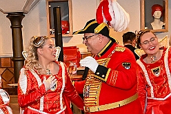 Prinzentref KoenigBrau 2026- 02-02 33  Prinzentreffen in der Brauerei - Auf Initiative von Tobias Ostermann, Verkaufsleiter Ruhrgebiet, und HDK Präsident Michel Jansen lud die König Brauerei in Kooperation mit dem HDK zum Prinzentreffen in den Theodor-König-Keller auf dem Gelände der König Brauerei. Dieser spontanen Einladung folgten die Tollitäten aus Essen, Oberhausen und Moers. Prinz Toni I. erwies sich als sympathischer Co-Gastgeber bei diesem unterhaltsamen Abend. : DVPJ, Toni I, Jules I., Prinz Karneval, Prinz, Prinzessin Aileen I., Hofmarschälle, Page, Pagen, Paginnen, HDK, Duisburg, Karneval, Helau, Tollität, Event, Session 2025, Session 2025, HDK Duisburg, Hauptausschuss, Hauptausschuss Karneval Duisburg, Duisburg ist echt