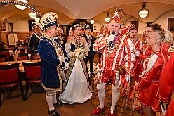 Prinzentref KoenigBrau 2026- 02-02 44  Prinzentreffen in der Brauerei - Auf Initiative von Tobias Ostermann, Verkaufsleiter Ruhrgebiet, und HDK Präsident Michel Jansen lud die König Brauerei in Kooperation mit dem HDK zum Prinzentreffen in den Theodor-König-Keller auf dem Gelände der König Brauerei. Dieser spontanen Einladung folgten die Tollitäten aus Essen, Oberhausen und Moers. Prinz Toni I. erwies sich als sympathischer Co-Gastgeber bei diesem unterhaltsamen Abend. : DVPJ, Toni I, Jules I., Prinz Karneval, Prinz, Prinzessin Aileen I., Hofmarschälle, Page, Pagen, Paginnen, HDK, Duisburg, Karneval, Helau, Tollität, Event, Session 2025, Session 2025, HDK Duisburg, Hauptausschuss, Hauptausschuss Karneval Duisburg, Duisburg ist echt