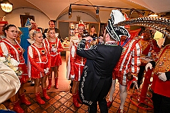 Prinzentref KoenigBrau 2026- 02-02 47  Prinzentreffen in der Brauerei - Auf Initiative von Tobias Ostermann, Verkaufsleiter Ruhrgebiet, und HDK Präsident Michel Jansen lud die König Brauerei in Kooperation mit dem HDK zum Prinzentreffen in den Theodor-König-Keller auf dem Gelände der König Brauerei. Dieser spontanen Einladung folgten die Tollitäten aus Essen, Oberhausen und Moers. Prinz Toni I. erwies sich als sympathischer Co-Gastgeber bei diesem unterhaltsamen Abend. : DVPJ, Toni I, Jules I., Prinz Karneval, Prinz, Prinzessin Aileen I., Hofmarschälle, Page, Pagen, Paginnen, HDK, Duisburg, Karneval, Helau, Tollität, Event, Session 2025, Session 2025, HDK Duisburg, Hauptausschuss, Hauptausschuss Karneval Duisburg, Duisburg ist echt