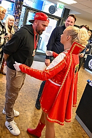 EMMES HELAU  2026- 02-02- 21  EMMES HELAU - Montag, 2. Februar, waren wir auf Shoppingtour. Im Fan-Shop des MSV in  der Schauinsland-reisen-arena haben wir ums mit der Neuen Fan Karnevals Edition „Emmes Helau“, wie T-Shirt, Schal, Tasse und Pin bewundert und natürlich auch gekauft. : DVPJ, Toni I, Jules I., Prinz Karneval, Prinz, Prinzessin Aileen I., Hofmarschälle, Page, Pagen, Paginnen, HDK, Duisburg, Karneval, Helau, Tollität, Event, Session 2025, Session 2025, HDK Duisburg, Hauptausschuss, Hauptausschuss Karneval Duisburg, Duisburg ist echt