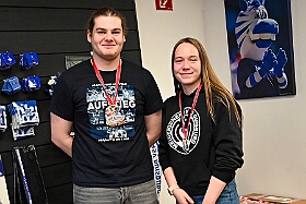 EMMES HELAU  2026- 02-02- 23  EMMES HELAU - Montag, 2. Februar, waren wir auf Shoppingtour. Im Fan-Shop des MSV in  der Schauinsland-reisen-arena haben wir ums mit der Neuen Fan Karnevals Edition „Emmes Helau“, wie T-Shirt, Schal, Tasse und Pin bewundert und natürlich auch gekauft. : DVPJ, Toni I, Jules I., Prinz Karneval, Prinz, Prinzessin Aileen I., Hofmarschälle, Page, Pagen, Paginnen, HDK, Duisburg, Karneval, Helau, Tollität, Event, Session 2025, Session 2025, HDK Duisburg, Hauptausschuss, Hauptausschuss Karneval Duisburg, Duisburg ist echt