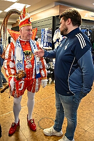 EMMES HELAU  2026- 02-02- 29  EMMES HELAU - Montag, 2. Februar, waren wir auf Shoppingtour. Im Fan-Shop des MSV in  der Schauinsland-reisen-arena haben wir ums mit der Neuen Fan Karnevals Edition „Emmes Helau“, wie T-Shirt, Schal, Tasse und Pin bewundert und natürlich auch gekauft. : DVPJ, Toni I, Jules I., Prinz Karneval, Prinz, Prinzessin Aileen I., Hofmarschälle, Page, Pagen, Paginnen, HDK, Duisburg, Karneval, Helau, Tollität, Event, Session 2025, Session 2025, HDK Duisburg, Hauptausschuss, Hauptausschuss Karneval Duisburg, Duisburg ist echt