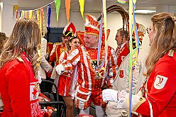 Empfang Berzirk Sued 2026- 02-03 05  Prinzenempfang - Am Dienstag war Premiere im Bezirksamt Süd an der Sittartsberger Allee. Natürlich kam nicht nur der Stadtprinz, Toni I., sondern auch Bernd II. mit Prinzessin Gabi der KG Südstern, die seit 75 Jahren als Prinzenpaar in Serm regieren. : DVPJ, Toni I, Jules I., Prinz Karneval, Prinz, Prinzessin Aileen I., Hofmarschälle, Page, Pagen, Paginnen, HDK, Duisburg, Karneval, Helau, Tollität, Event, Session 2025, Session 2025, HDK Duisburg, Hauptausschuss, Hauptausschuss Karneval Duisburg, Duisburg ist echt