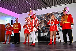 Empfang Berzirk Sued 2026- 02-03 08  Prinzenempfang - Am Dienstag war Premiere im Bezirksamt Süd an der Sittartsberger Allee. Natürlich kam nicht nur der Stadtprinz, Toni I., sondern auch Bernd II. mit Prinzessin Gabi der KG Südstern, die seit 75 Jahren als Prinzenpaar in Serm regieren. : DVPJ, Toni I, Jules I., Prinz Karneval, Prinz, Prinzessin Aileen I., Hofmarschälle, Page, Pagen, Paginnen, HDK, Duisburg, Karneval, Helau, Tollität, Event, Session 2025, Session 2025, HDK Duisburg, Hauptausschuss, Hauptausschuss Karneval Duisburg, Duisburg ist echt