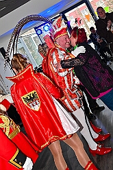 Empfang Berzirk Sued 2026- 02-03 18  Prinzenempfang - Am Dienstag war Premiere im Bezirksamt Süd an der Sittartsberger Allee. Natürlich kam nicht nur der Stadtprinz, Toni I., sondern auch Bernd II. mit Prinzessin Gabi der KG Südstern, die seit 75 Jahren als Prinzenpaar in Serm regieren. : DVPJ, Toni I, Jules I., Prinz Karneval, Prinz, Prinzessin Aileen I., Hofmarschälle, Page, Pagen, Paginnen, HDK, Duisburg, Karneval, Helau, Tollität, Event, Session 2025, Session 2025, HDK Duisburg, Hauptausschuss, Hauptausschuss Karneval Duisburg, Duisburg ist echt