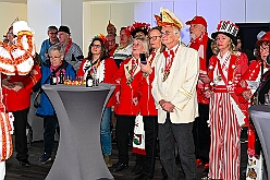 Empfang Berzirk Sued 2026- 02-03 23  Prinzenempfang - Am Dienstag war Premiere im Bezirksamt Süd an der Sittartsberger Allee. Natürlich kam nicht nur der Stadtprinz, Toni I., sondern auch Bernd II. mit Prinzessin Gabi der KG Südstern, die seit 75 Jahren als Prinzenpaar in Serm regieren. : DVPJ, Toni I, Jules I., Prinz Karneval, Prinz, Prinzessin Aileen I., Hofmarschälle, Page, Pagen, Paginnen, HDK, Duisburg, Karneval, Helau, Tollität, Event, Session 2025, Session 2025, HDK Duisburg, Hauptausschuss, Hauptausschuss Karneval Duisburg, Duisburg ist echt