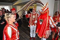 Empfang Berzirk Sued 2026- 02-03 26  Prinzenempfang - Am Dienstag war Premiere im Bezirksamt Süd an der Sittartsberger Allee. Natürlich kam nicht nur der Stadtprinz, Toni I., sondern auch Bernd II. mit Prinzessin Gabi der KG Südstern, die seit 75 Jahren als Prinzenpaar in Serm regieren. : DVPJ, Toni I, Jules I., Prinz Karneval, Prinz, Prinzessin Aileen I., Hofmarschälle, Page, Pagen, Paginnen, HDK, Duisburg, Karneval, Helau, Tollität, Event, Session 2025, Session 2025, HDK Duisburg, Hauptausschuss, Hauptausschuss Karneval Duisburg, Duisburg ist echt