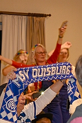 02 KFD Peter Paul 2026- 02-04 10  Seniorenkarneval und Flüstersitzung - An Nachmittag des 4. Februar führte uns der erste Termin in das DRK-Multikulturelle Seniorenzentrum Haus am Sandberg in Homberg. Zum 2. Termin musste wir in den Süden. In Huckingen feierte die KFD St. Peter und Paul Gemeinde ihren  2. karnvalistischen Nachmittag, Toni I. wurde ein Superstar empfangen. Gestärkt mit ausreichend Kuchen und Kaffee ging es dann nach Walsum. In Open Rheins „Zum Johanniter“ , dort fand die „Flüstersitzung“ der Prinzengarde statt. : DVPJ, Toni I, Jules I., Prinz Karneval, Prinz, Prinzessin Aileen I., Hofmarschälle, Page, Pagen, Paginnen, HDK, Duisburg, Karneval, Helau, Tollität, Event, Session 2025, Session 2025, HDK Duisburg, Hauptausschuss, Hauptausschuss Karneval Duisburg, Duisburg ist echt