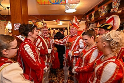 Wagenbauessen 2026- 02-05 16  Wagenbauessen - Ganz traditionell fand eine Woche vor Altweiber das Wagenessen der Sermer Wagenbauer in der Gaststätte „Viet“ statt. Nach dem herzlichen Empfang durch se. Tollität Prinz Bernd II. mit Prinzessin Gabi gab es auch einen kurzen Besuch in der Wagenhalle. : DVPJ, Toni I, Jules I., Prinz Karneval, Prinz, Prinzessin Aileen I., Hofmarschälle, Page, Pagen, Paginnen, HDK, Duisburg, Karneval, Helau, Tollität, Event, Session 2025, Session 2025, HDK Duisburg, Hauptausschuss, Hauptausschuss Karneval Duisburg, Duisburg ist echt