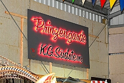 Wagenbauessen 2026- 02-05 24  Wagenbauessen - Ganz traditionell fand eine Woche vor Altweiber das Wagenessen der Sermer Wagenbauer in der Gaststätte „Viet“ statt. Nach dem herzlichen Empfang durch se. Tollität Prinz Bernd II. mit Prinzessin Gabi gab es auch einen kurzen Besuch in der Wagenhalle. : DVPJ, Toni I, Jules I., Prinz Karneval, Prinz, Prinzessin Aileen I., Hofmarschälle, Page, Pagen, Paginnen, HDK, Duisburg, Karneval, Helau, Tollität, Event, Session 2025, Session 2025, HDK Duisburg, Hauptausschuss, Hauptausschuss Karneval Duisburg, Duisburg ist echt