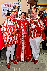 Wagenbauessen 2026- 02-05 30  Wagenbauessen - Ganz traditionell fand eine Woche vor Altweiber das Wagenessen der Sermer Wagenbauer in der Gaststätte „Viet“ statt. Nach dem herzlichen Empfang durch se. Tollität Prinz Bernd II. mit Prinzessin Gabi gab es auch einen kurzen Besuch in der Wagenhalle. : DVPJ, Toni I, Jules I., Prinz Karneval, Prinz, Prinzessin Aileen I., Hofmarschälle, Page, Pagen, Paginnen, HDK, Duisburg, Karneval, Helau, Tollität, Event, Session 2025, Session 2025, HDK Duisburg, Hauptausschuss, Hauptausschuss Karneval Duisburg, Duisburg ist echt