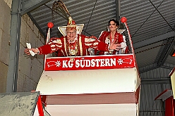 Wagenbauessen 2026- 02-05 36  Wagenbauessen - Ganz traditionell fand eine Woche vor Altweiber das Wagenessen der Sermer Wagenbauer in der Gaststätte „Viet“ statt. Nach dem herzlichen Empfang durch se. Tollität Prinz Bernd II. mit Prinzessin Gabi gab es auch einen kurzen Besuch in der Wagenhalle. : DVPJ, Toni I, Jules I., Prinz Karneval, Prinz, Prinzessin Aileen I., Hofmarschälle, Page, Pagen, Paginnen, HDK, Duisburg, Karneval, Helau, Tollität, Event, Session 2025, Session 2025, HDK Duisburg, Hauptausschuss, Hauptausschuss Karneval Duisburg, Duisburg ist echt
