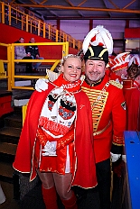 01 KarnevalOnIce 2026-02-06 04  Tour-Tag, 6. Februar - Am frühen Freitagabend hieß es in der „alleato Arena“ zum 4. Mal „Karneval on Ice“ . Eion (Spaß)Eishockeyspiel der Teams Karneval vs. Stadt Duisburg endete 10:10. Danach ging es in die Glückaufhalle nach Homberg, Herrensitzung der „Narrenzunft“. Zurück im Süden zur Ehrengarde, diese hatte den „Großen Orden“, im „Landgasthof Schenke“, an Joachim Loosen verliehen. Abschluss des Abends war dann im „Männerhort“ bei Klaus Bodzian. : DVPJ, Toni I, Jules I., Prinz Karneval, Prinz, Prinzessin Aileen I., Hofmarschälle, Page, Pagen, Paginnen, HDK, Duisburg, Karneval, Helau, Tollität, Event, Session 2025, Session 2025, HDK Duisburg, Hauptausschuss, Hauptausschuss Karneval Duisburg, Duisburg ist echt